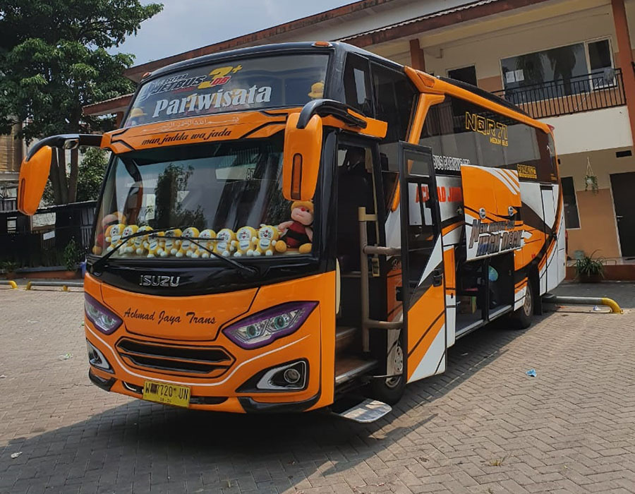 sewa bus surabaya